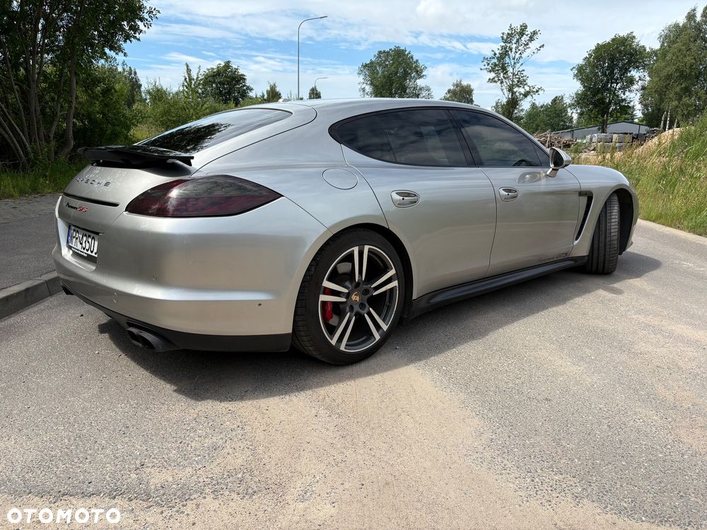 Porsche Panamera GTS - 12