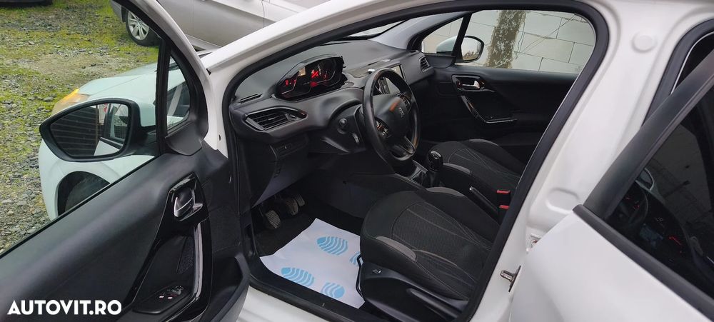 Peugeot 208 e-HDi 92 Stop&Start Style - 5