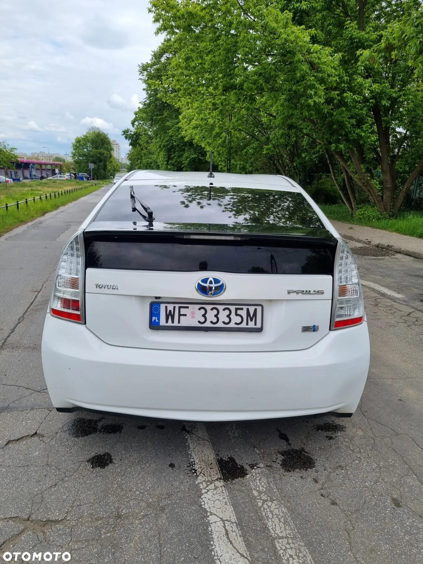 Toyota Prius (Hybrid) - 3