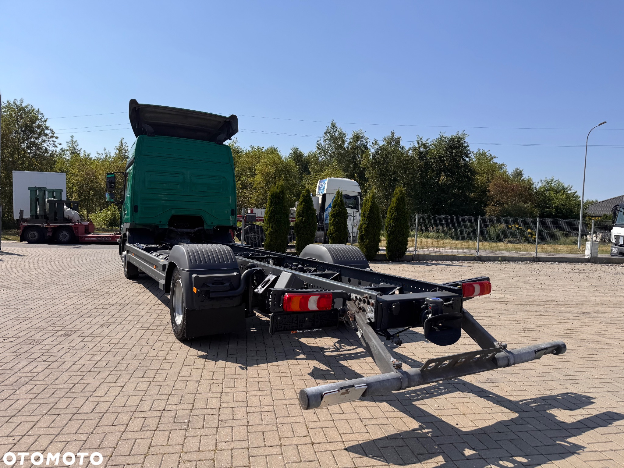 Mercedes-Benz - 8