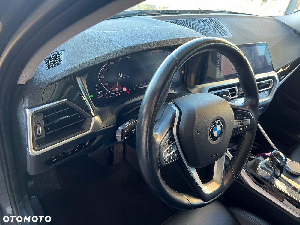 BMW Seria 3 320d xDrive Sport Line - 19