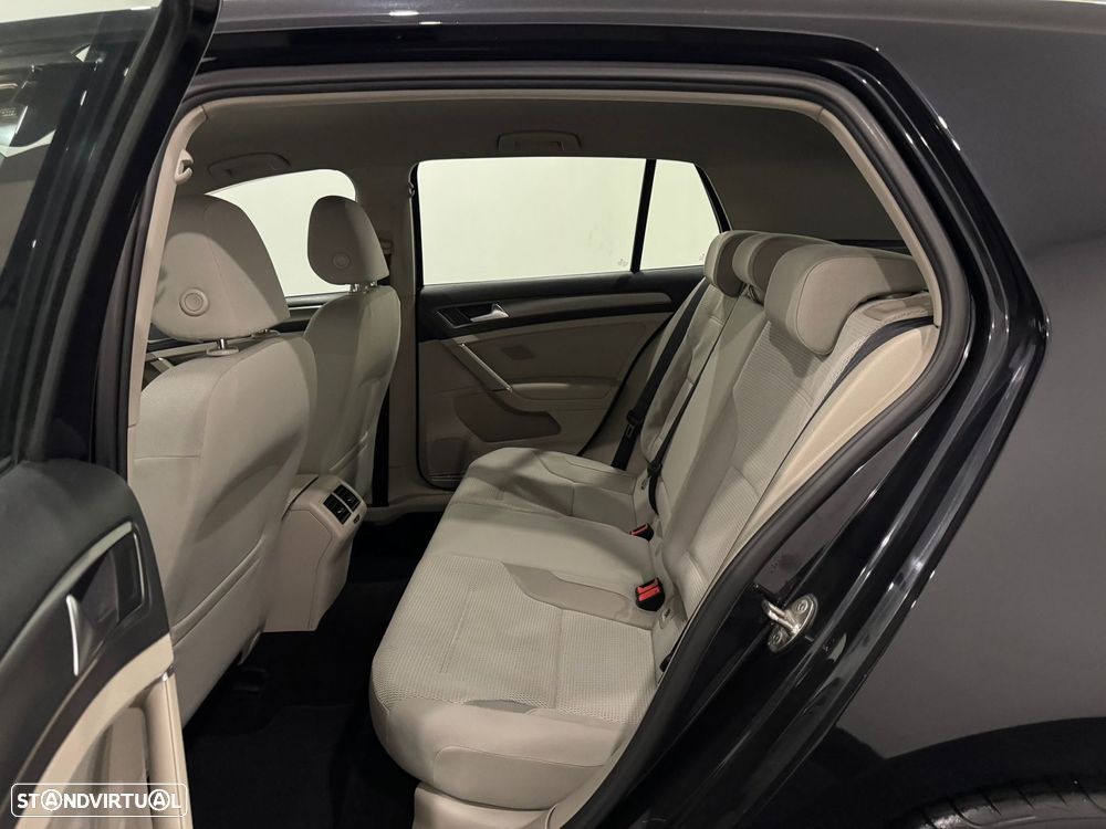 VW Golf 2.0 TDI Confortline - 30