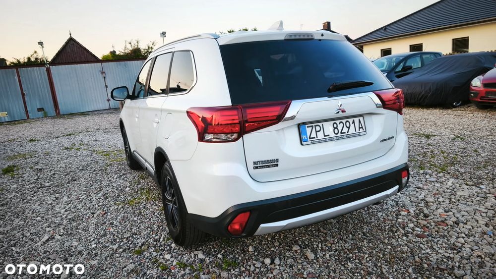 Mitsubishi Outlander - 10