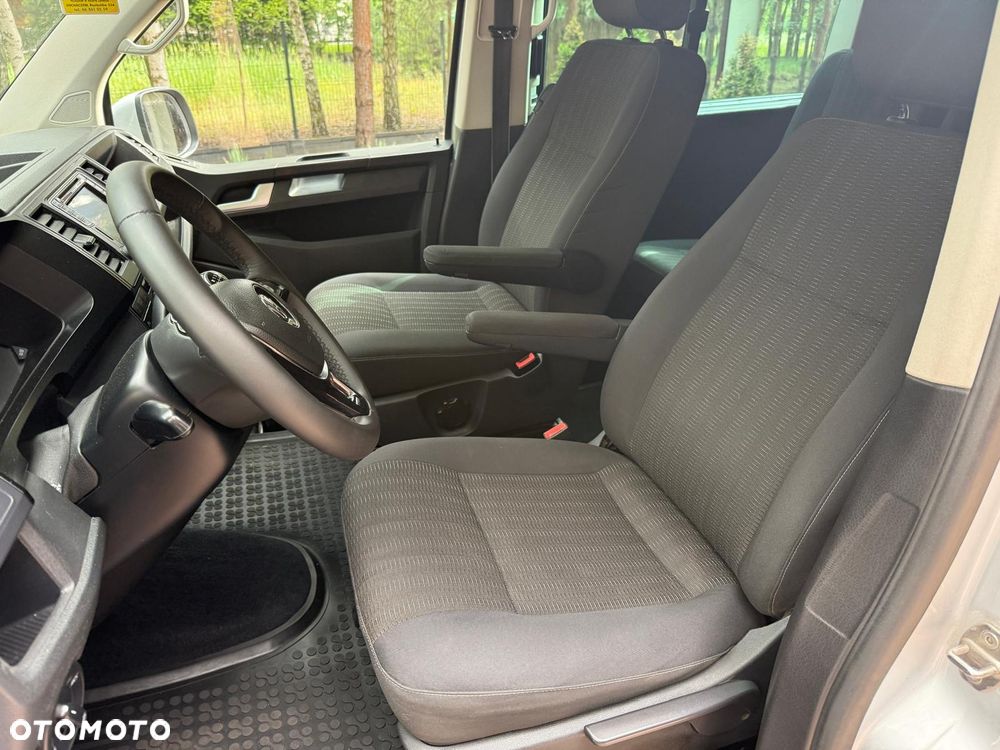 Volkswagen Caravelle - 11