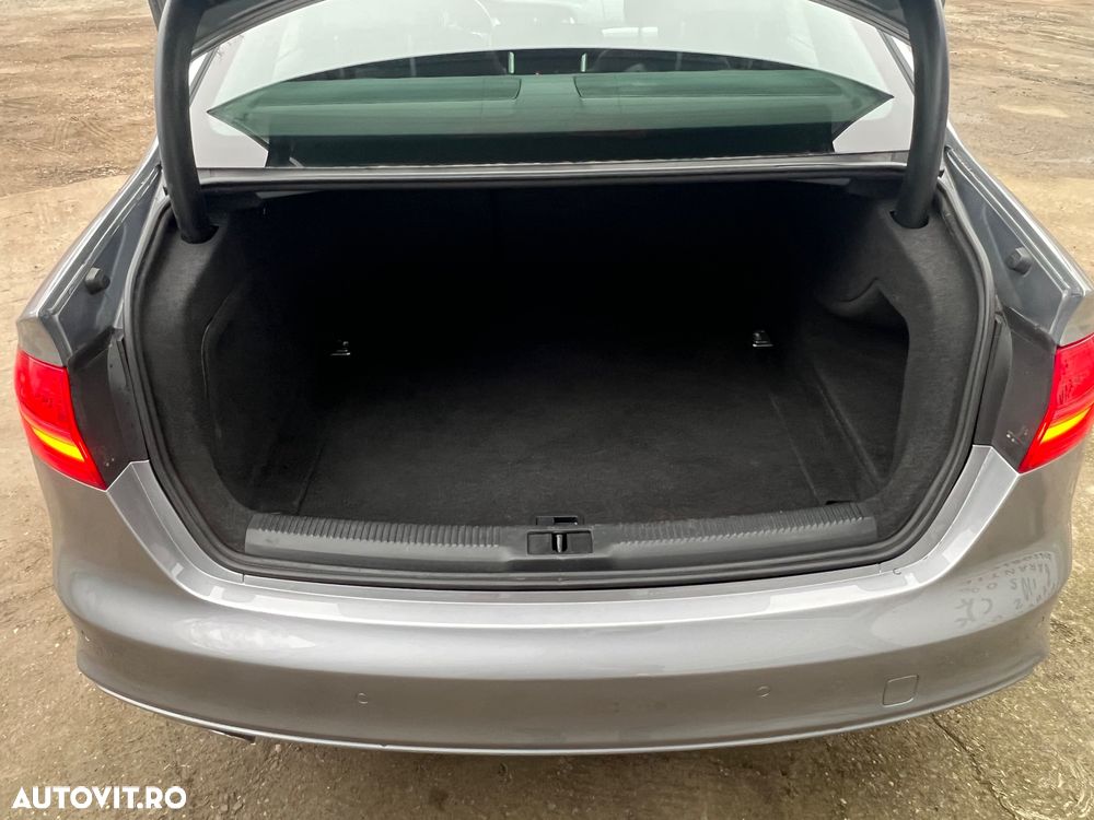 Audi A4 2.0 TDI DPF S line Sportpaket - 19