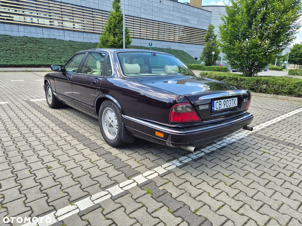 Jaguar XJ - 7