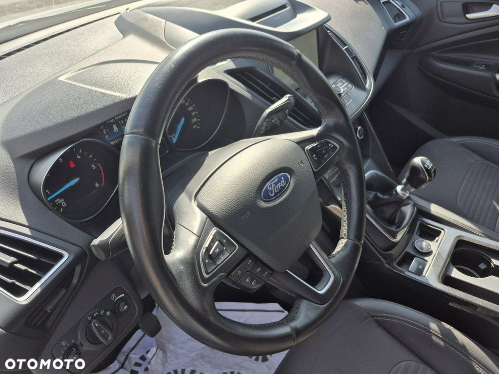 Ford Kuga - 10