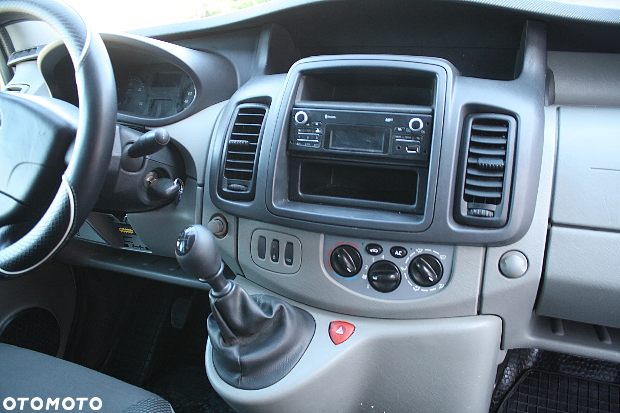 Opel Vivaro - 8