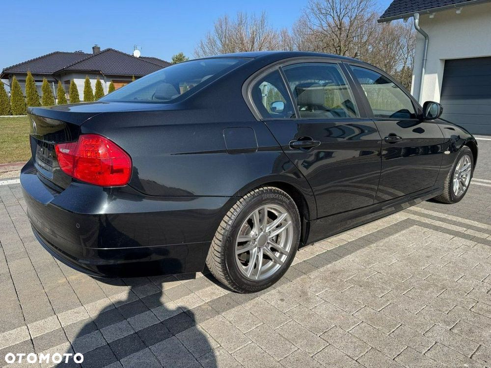 BMW Seria 3 318d DPF Edition Lifestyle - 14