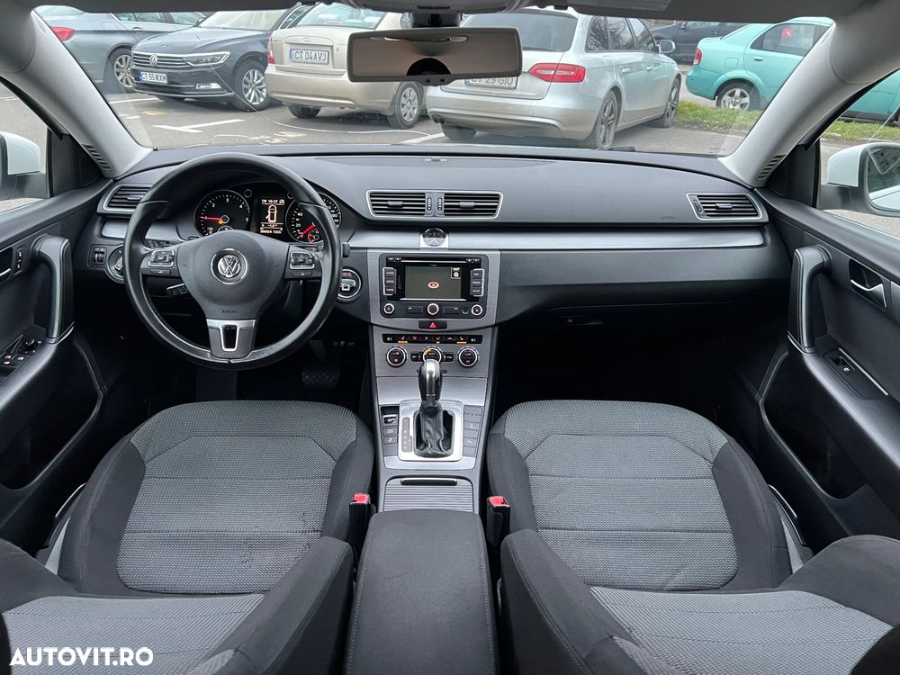 Volkswagen Passat 2.0 TDI BlueMotion Technology DSG Comfortline - 29