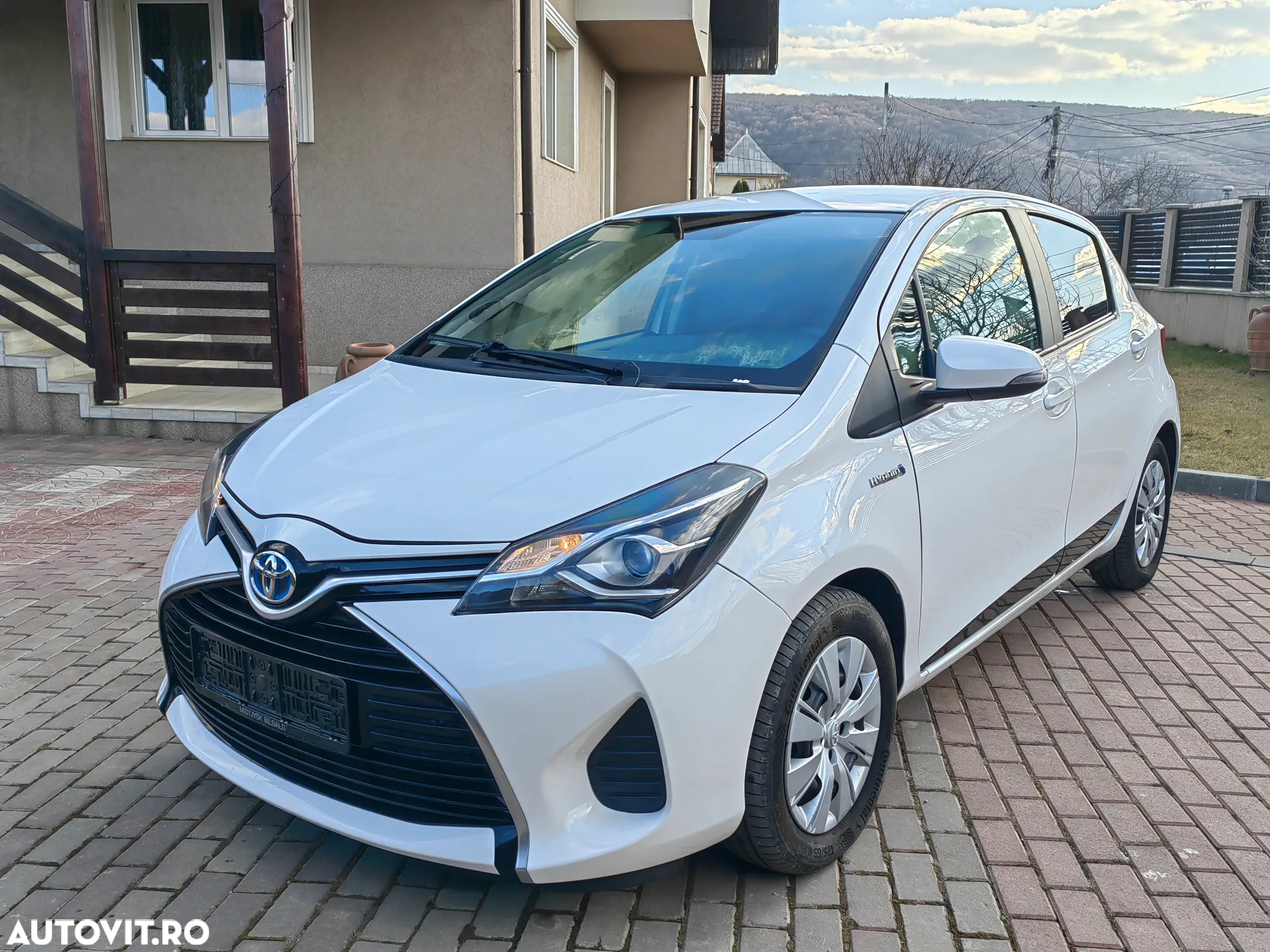 Toyota Yaris Hybrid 1.5 VVT-i Premiere Edition - 2