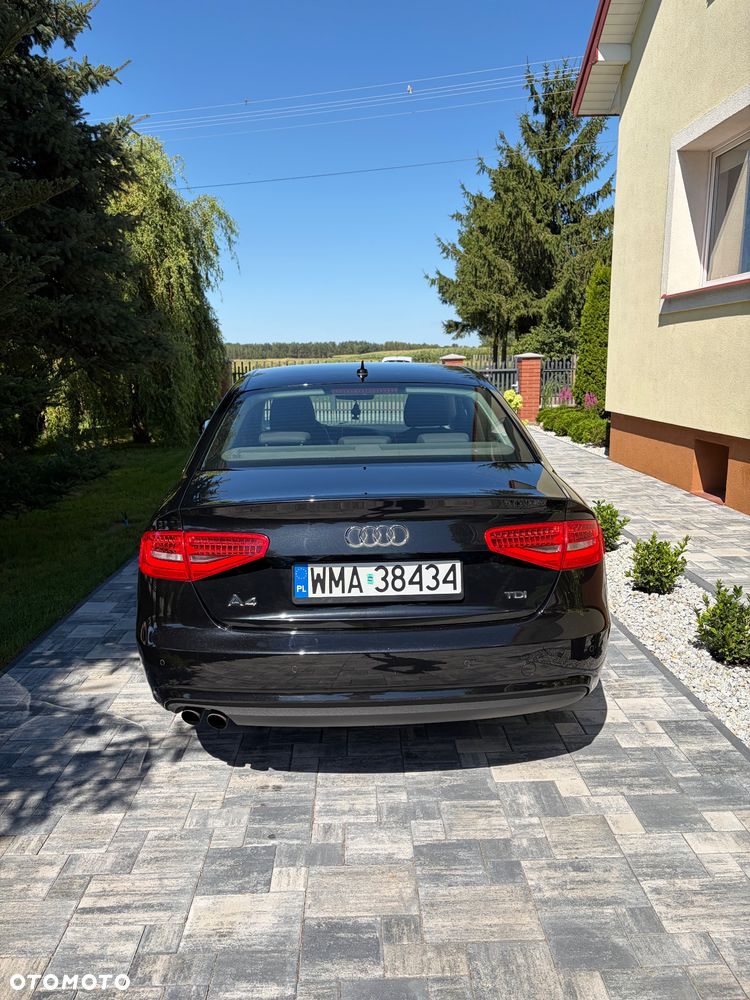 Audi A4 Limousine - 8