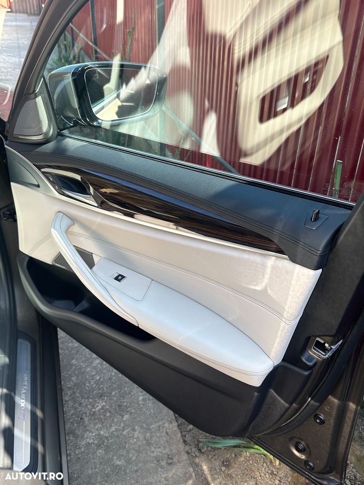 BMW Seria 5 520d AT - 28