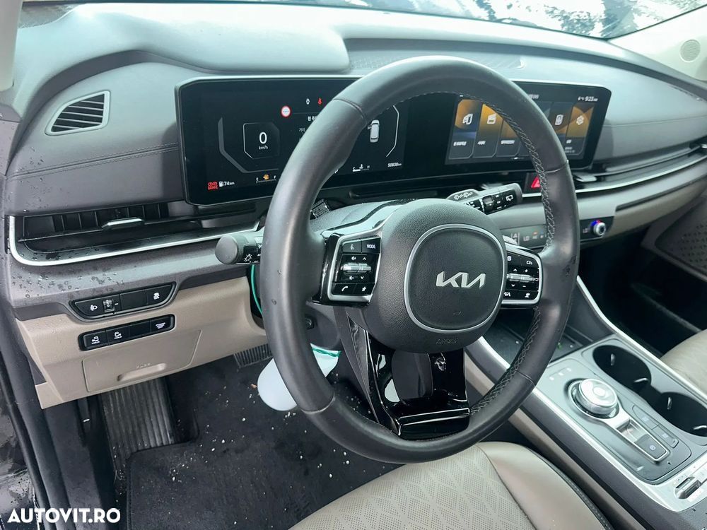 Kia Carnival - 9