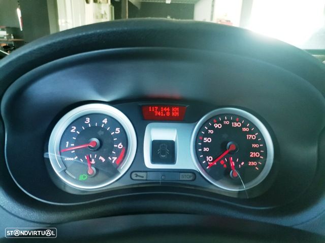 Renault Clio 1.2 16V Dynamique - 11