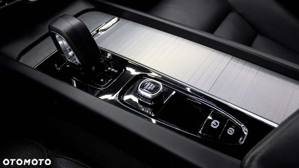 Volvo XC 60 T6 Plug-In Hybrid AWD Core - 27