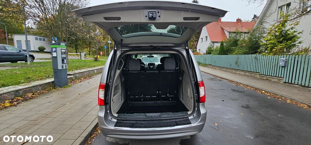 Chrysler Town & Country - 29