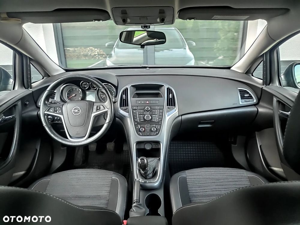 Opel Astra 1.4 T Essentia - 11