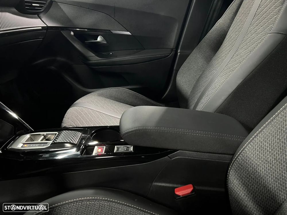 Peugeot 2008 1.2 Hybrid Allure e-DCS6 - 17