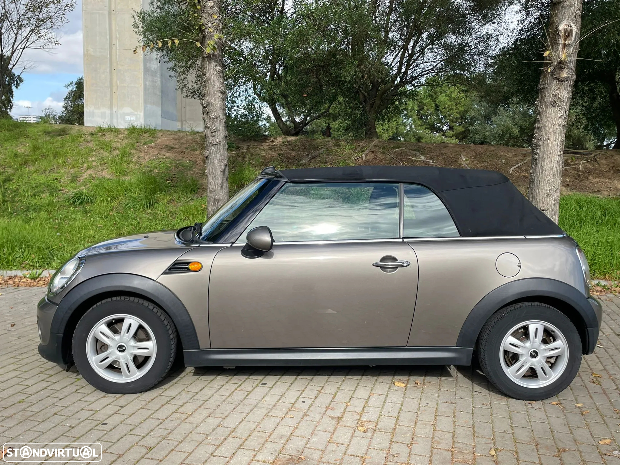 MINI Cabrio Cooper D - 10