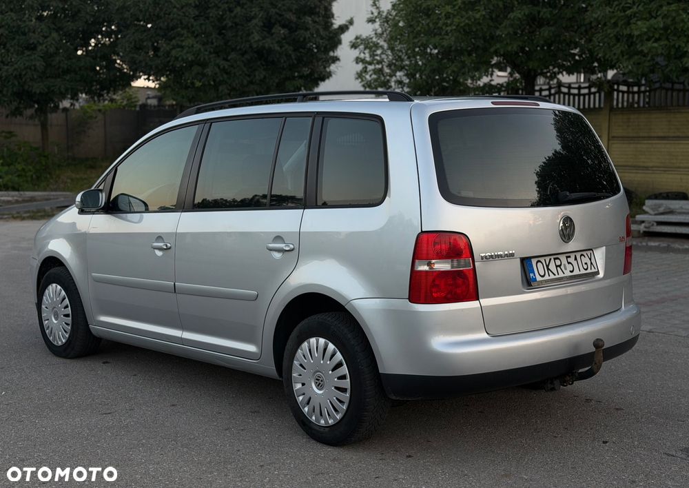 Volkswagen Touran - 5