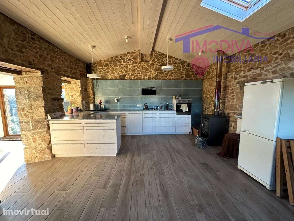 Linda moradia restaurada, com paredes em pedra, em Figueiró dos Vinhos - Grande imagem: 3/56