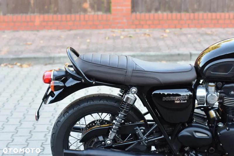 Triumph Bonneville - 10
