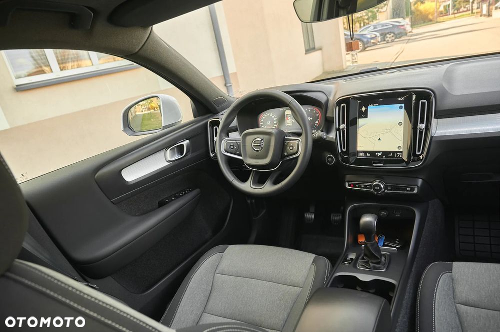 Volvo XC 40 T3 Momentum Pro - 35