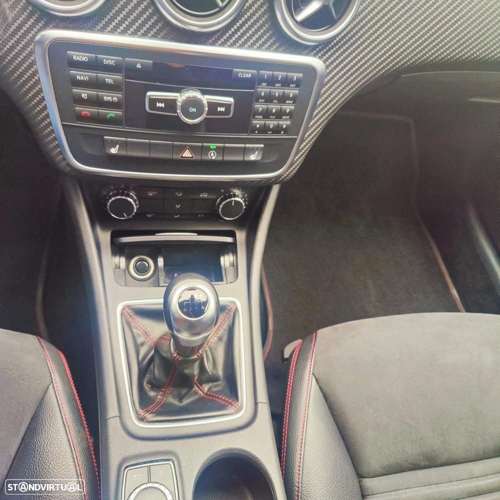 Mercedes-Benz A 180 d AMG Line - 12