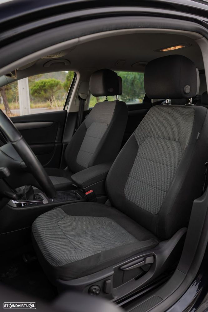 VW Passat 1.6 TDI Confortline BM - 23