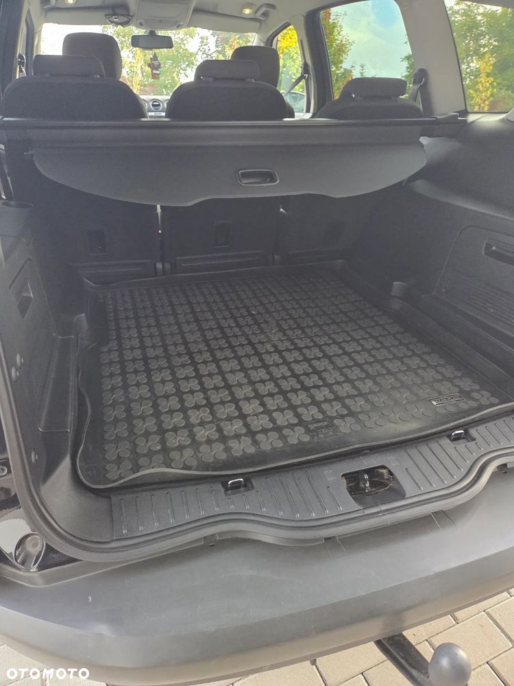 Ford S-Max - 17
