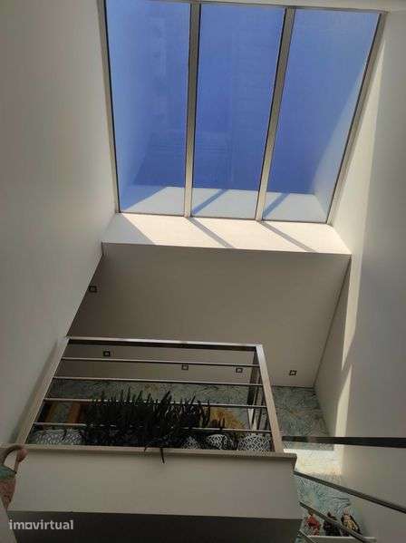 Moradia com piscina e vista mar e serra - Grande imagem: 2/12
