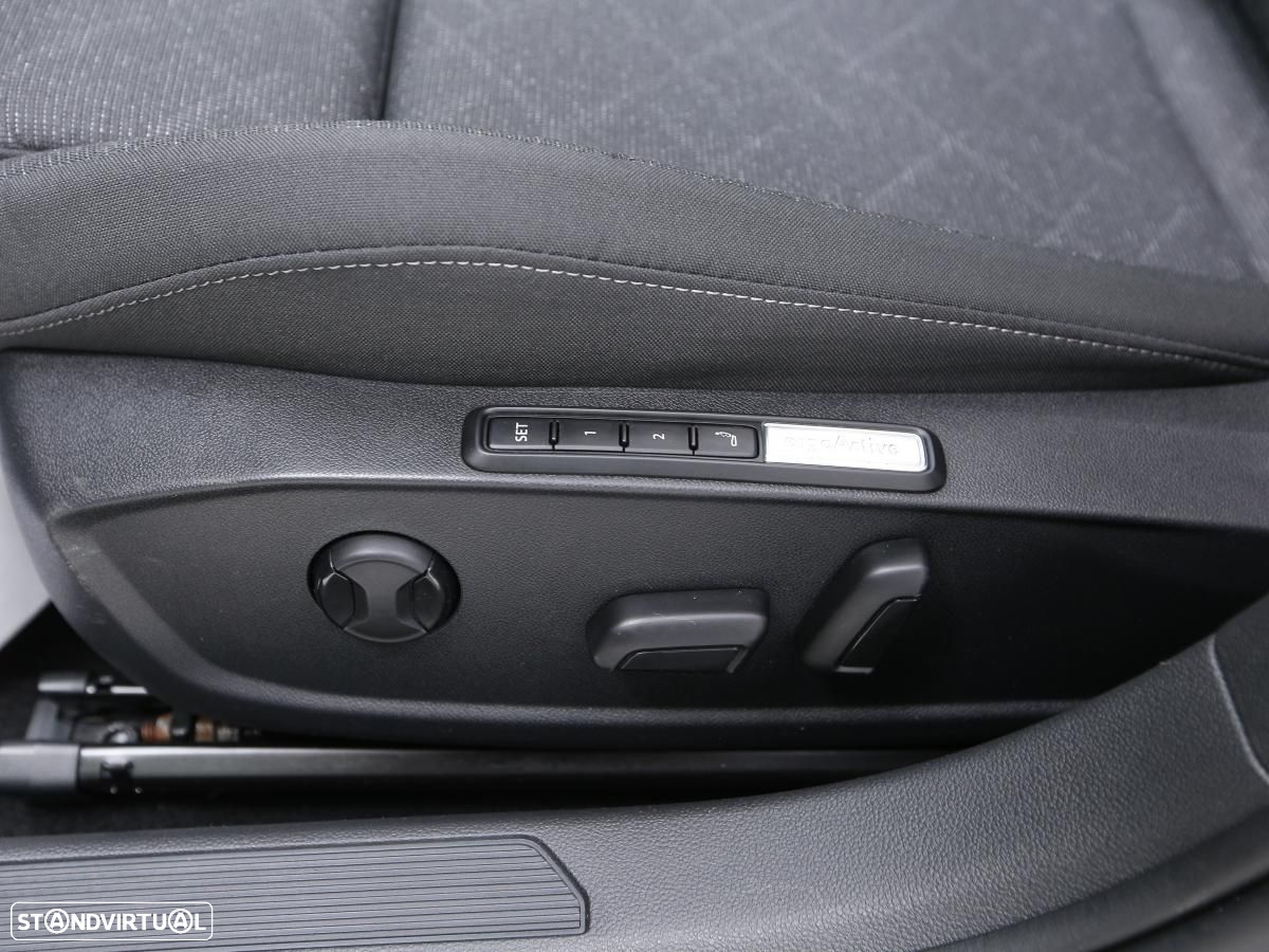 VW Golf Variant 2.0 TDi SCR DSG Active - 28