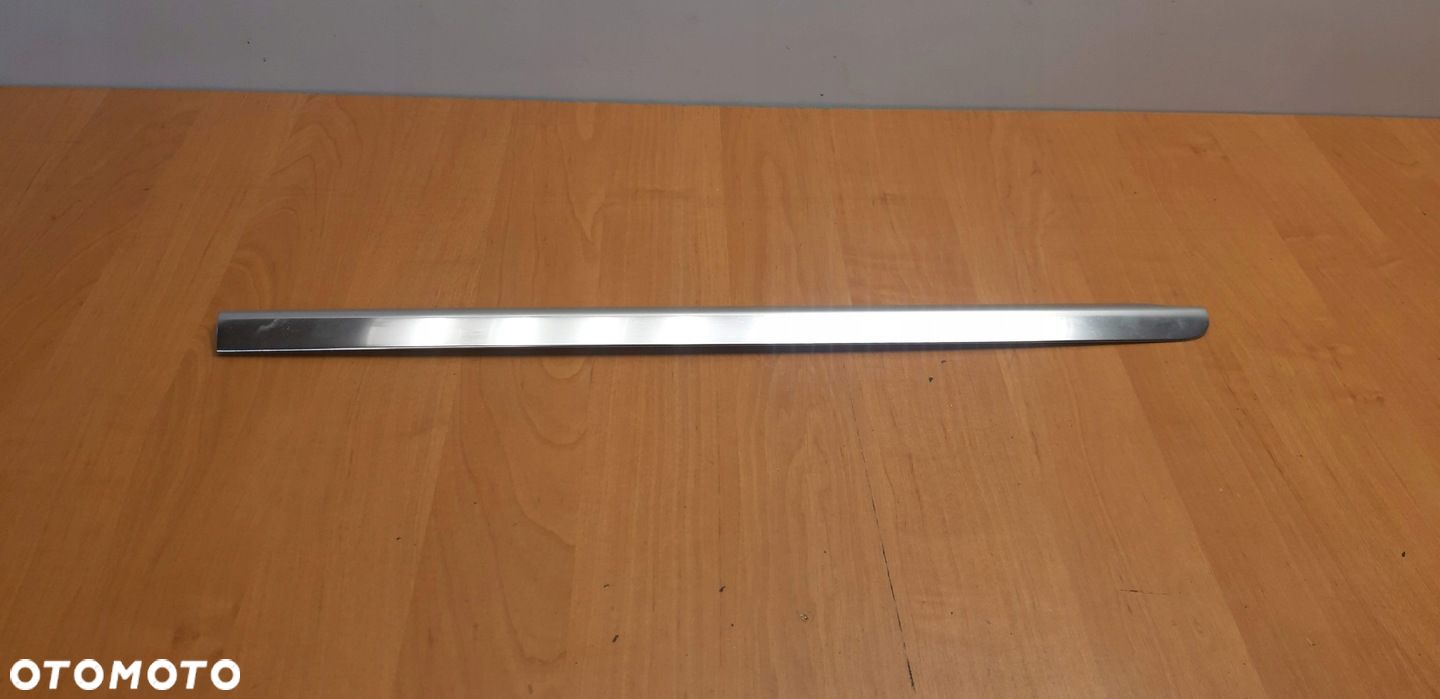 Mercedes C klasa W205 kombi listwa chrom drzwi lewy tył A2056700122 - 1