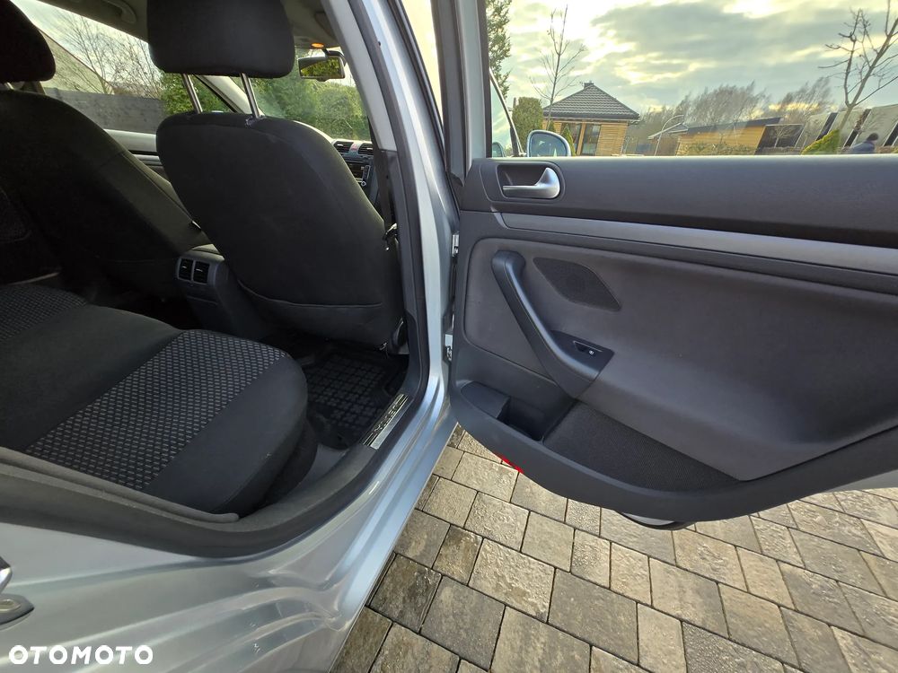 Volkswagen Jetta 2.0 TDI Sportline - 35