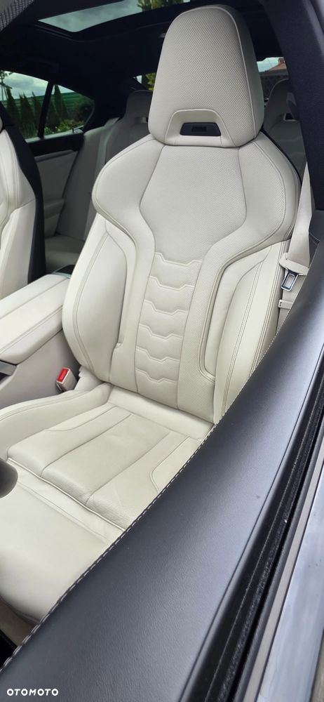 BMW Seria 8 - 32