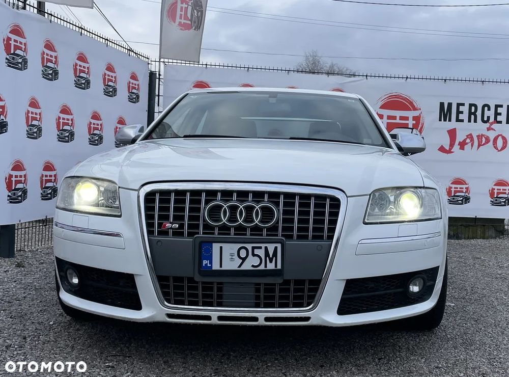 Audi S8 - 8