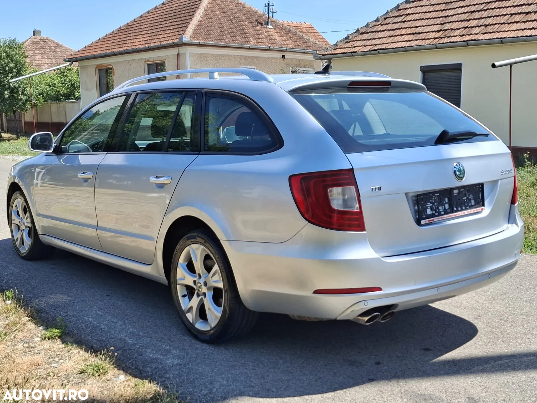 Skoda Superb 2.0 TDI DSG Elegance - 4