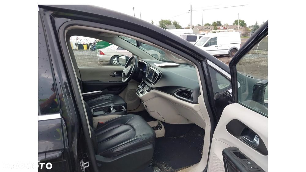 Chrysler Pacifica - 8