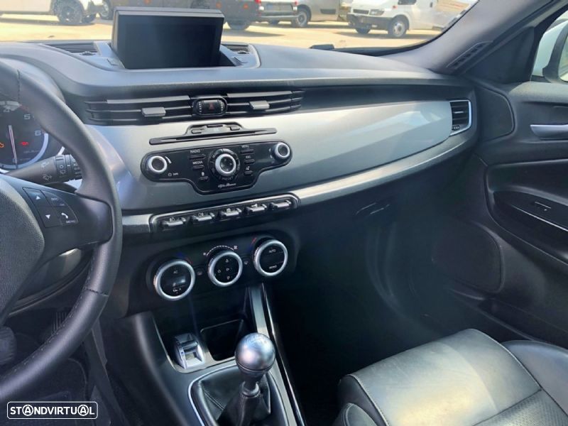 Alfa Romeo Giulietta 1.6 JTDM Exclusive - 16