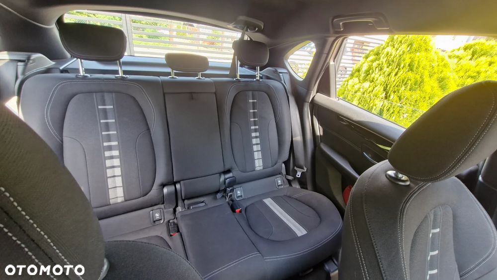 BMW Seria 2 216d Sport Line - 13