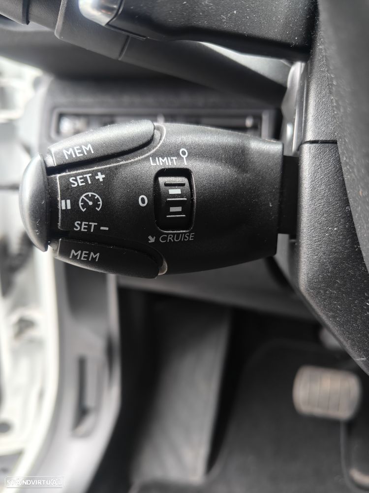 Peugeot 3008 BlueHDi 120 EAT6 Stop & Start Active - 22