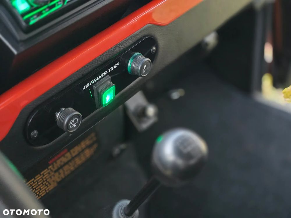 Land Rover Defender - 33