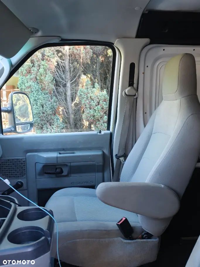 Ford Econoline - 10