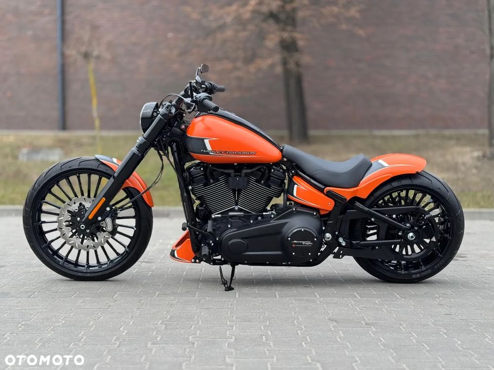 Harley-Davidson Softail Breakout - 17