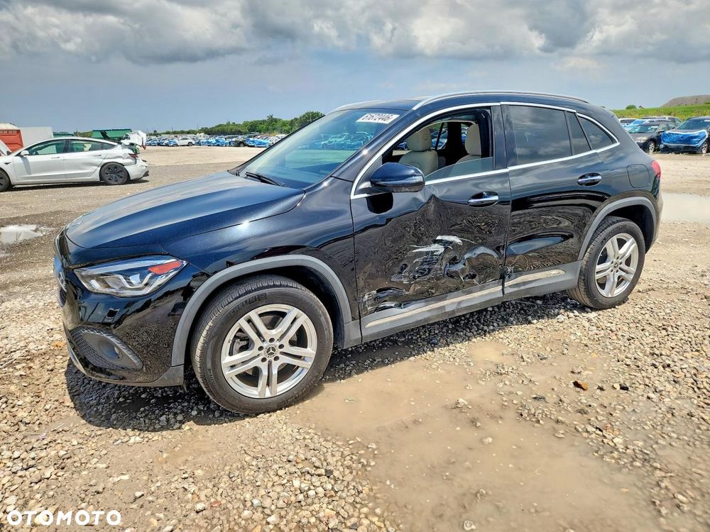 Mercedes-Benz GLA - 1