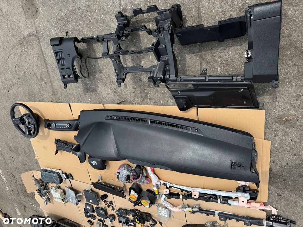 TOYOTA HILUX  a 8 VIII  LIFT CZĘŚCI kierownica z tempomatem wszystkie   2015- Radio    1300zl / 86140-OK620 138000-6050H101 BQ800962 FT0078A 10R-04  Moduł nawigacj 400zl / QNG-BE2808  6434C-BE2808  TA-2014 202-SMB033   Sterownik moduł napędu 300zl  89533-71092 363811-12720   Moduł kamera radar asystent 300zl  MFC430TA 8646C-OKO20   62A669-000 89990-0K081  -300zł   88650-0K560 MA277400-6930  -200zł   Sensor radar distronic acc 1400zl  88210-OKO50  Moduł zamka centralnego 150zl  89740-OKO40 61B921-000  MODUL STEROWNIK START STOP -400zl  8926A-OKO10 219002-3230   89784-F4020 200zl  POMBA ABS  700zl  116040-48230 89541-71810  MODUŁ STOP AND START 600zl  89260-0K062 219001-4640   STEROWNIK MODUL WTRYSKU ENGINE CONTROL 3400 zł   89666-0KW12 SZ276100-5300   MODUŁ POZIOMOWANIA REFLEKTORÓW 200zł  89960-71050 35600-70567 88QkX375957   Gateway 250zl  89100-71010 5012-9894   Przepływomierz 2.4 -100zl 22204-30030 197500-0030   081-0H86 -200zl   Wentylator 400 184721 B453771   Rezystor wentylatora silnika dmuchawy 350  499300-2250    89960-71050 35600-70567  88QKX375957    Obudowa panel ramka radia 200zl 55420-kk140  Moduł bezpieczników skrzynka zestaw startowy zestaw do odpalenia hilux 8 2.4  89221-0K011 82730-OK520   Licznik zegary 83800-FD290-B 800  Przełącznik zespolony taśma zwijak manetka 1117732 -800zl   Przelacznik napędów reduktora M57265 -150zl   sensor air bag 89170-0K841 RA 231000-8551 -1000zl   Zestaw konsola pasy deska rozdzielcza toyota hilux 8 oryginalna 3300zl   Moduł przekaźnik świec żarowych 28551-0E010 150zl   panel klimatyzacji 400 zł 55900-0KB10 6440888a  oslona konsoli 200zl  55407-kk071 55414-kk04   Lewarek zmiany biegów automat 350zł  A004 16AUG18   Pedal hamulca 150zł   ramiona wycieraczek mechanizm wycieraczek 350zl 85110-0K171 AE159300-7070  Nagrzwnica 700zl  87010-0KG90  Lewarek 200 zł   kurtyny prawa lewa L9XN8251623 1L0V62718Q3H  TG11E01001  00589-P1-000194  1500sztuka   55303-KK040 stelaz konsoli 300   55607-kk020 osłona pod konsole 50 zł   55642-KK020 66995-KK020 55618-kk040 66995 -Kk040 55618-KK060 -100zl   Instalacja elektryczna skrzynka bezpieczników cena do dogadania   82169-kk020  82143-KK670 82199-KK561 82138-KK081 82121-KKK51-A  82171-KK141  Ab 111-59ibw2-r 7432472-ab   SZYBKA WYSYŁKA PARAGON FAKTURA MOŻLIWOŚĆ DOSTAWY W TEN SAM DZIEN U CIEBIE POSIADAMY WIELE CZĘŚCI DO TEGO MODELU  I - 21