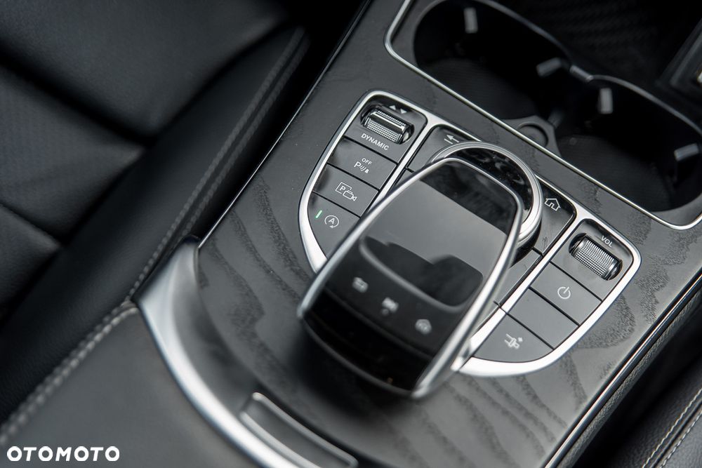 Mercedes-Benz Klasa C 300 9G-TRONIC - 30