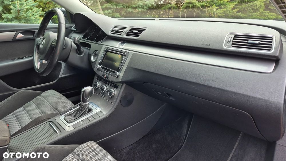 Volkswagen Passat - 15