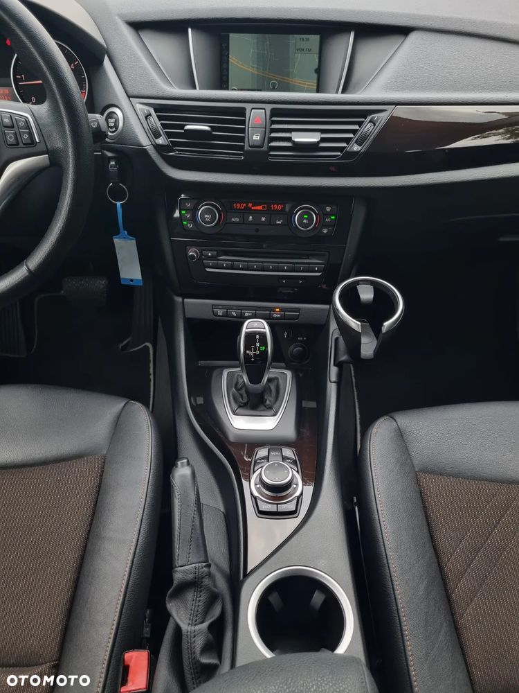 BMW X1 sDrive18d xLine - 25